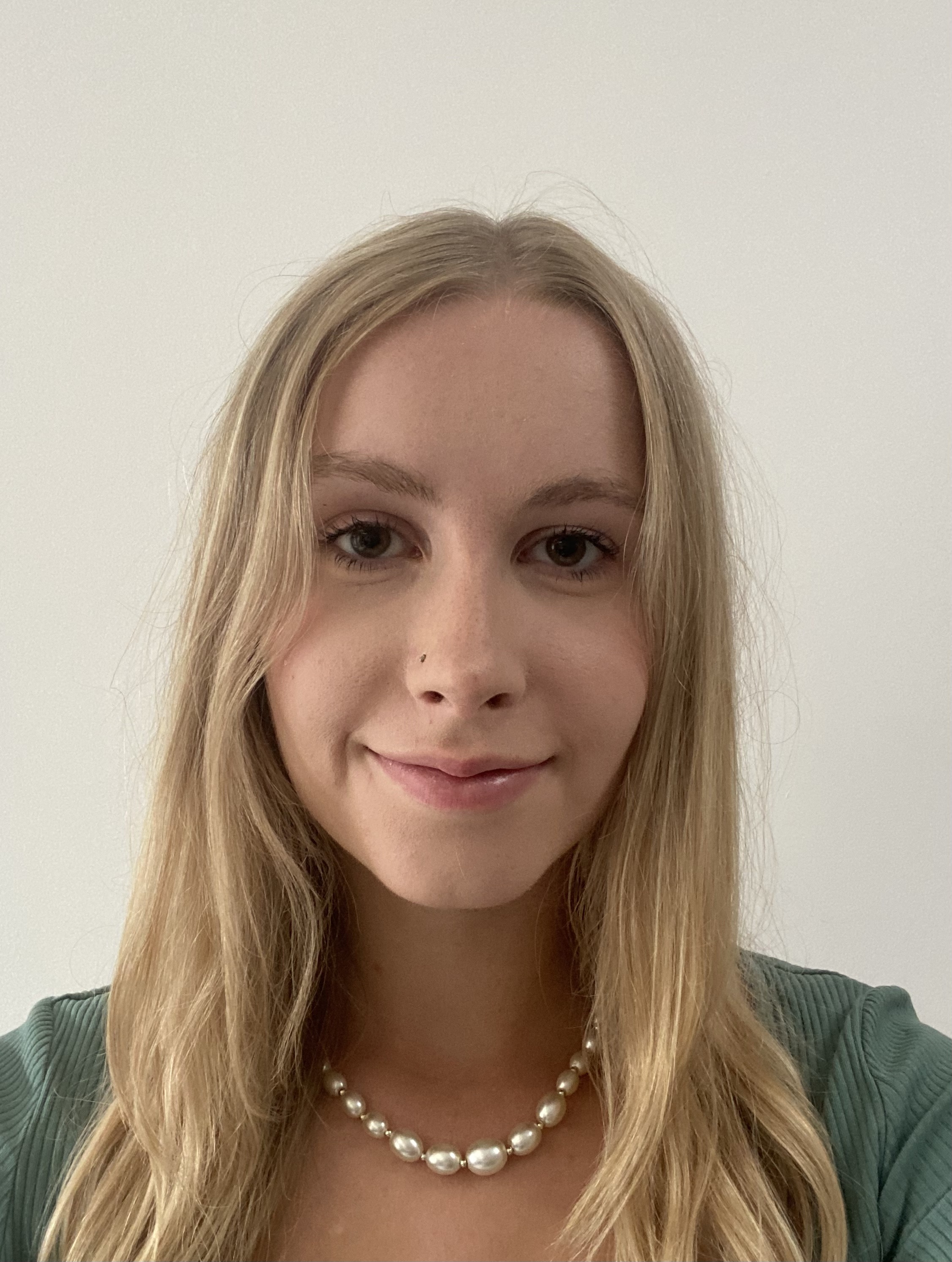 Alice 's Profile Picture